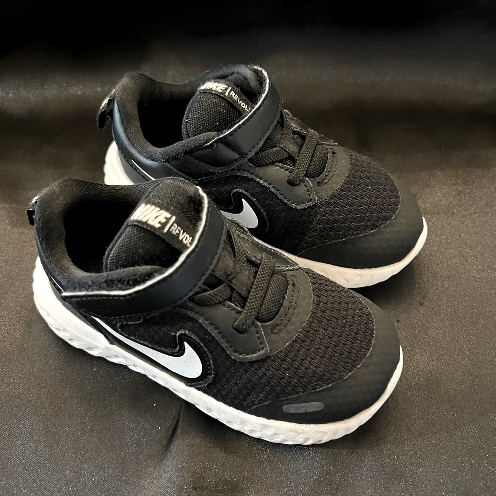 Nike Revolution